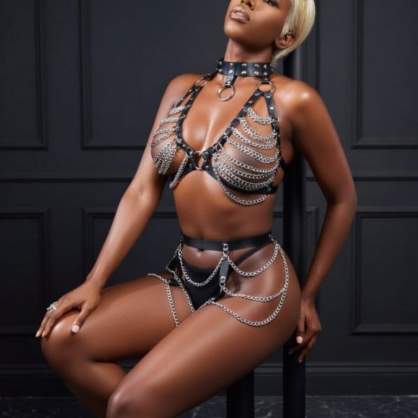 New Dreams Metal Zincir Fantazi Harness Takım Ayarlanabilir Gövde Zinciri, Suni Deri Detaylı Erotik Aksesuar